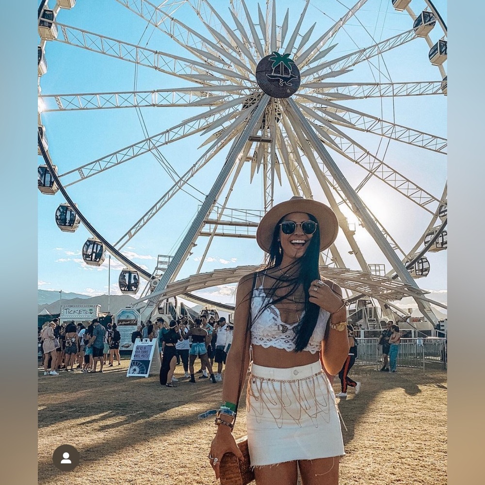 White jean high waisted skirt 🤍